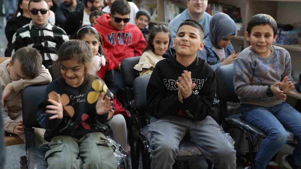 Bursa'da Görme Engelliler Masal Etkinliği: Hayal Gücü ve Sosyalleşme Desteği