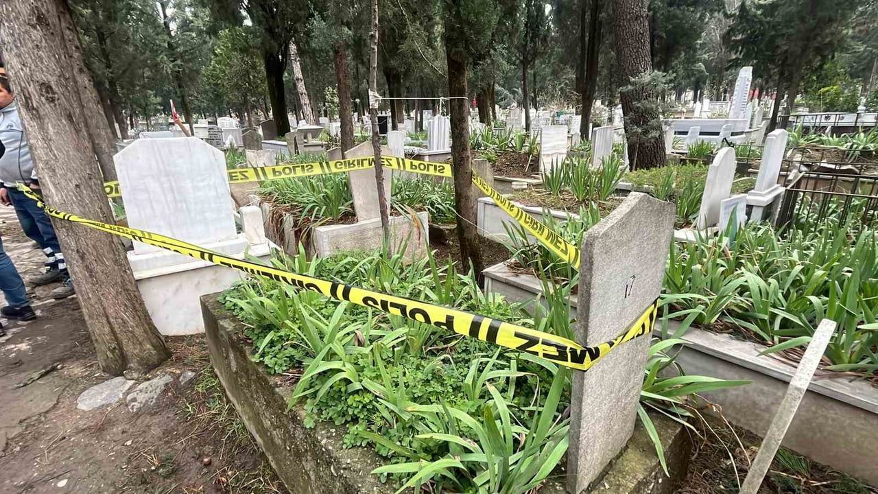 Bursa'da izinsiz defnedilen bebeğin cenazesi çıkarıldı, otopsi için Adli Tıp'a gönderildi
