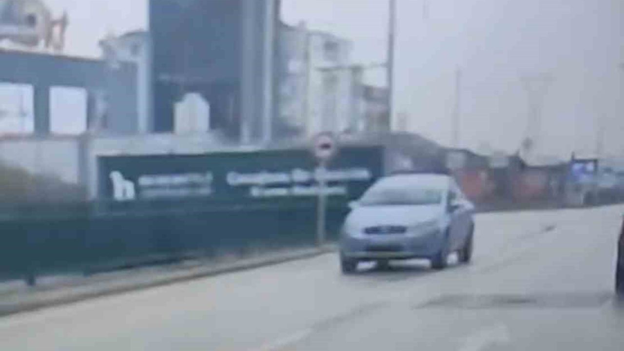 Bursa'da İzmir Yolu'nda ters yöne giren otomobil trafikte paniğe yol açtı