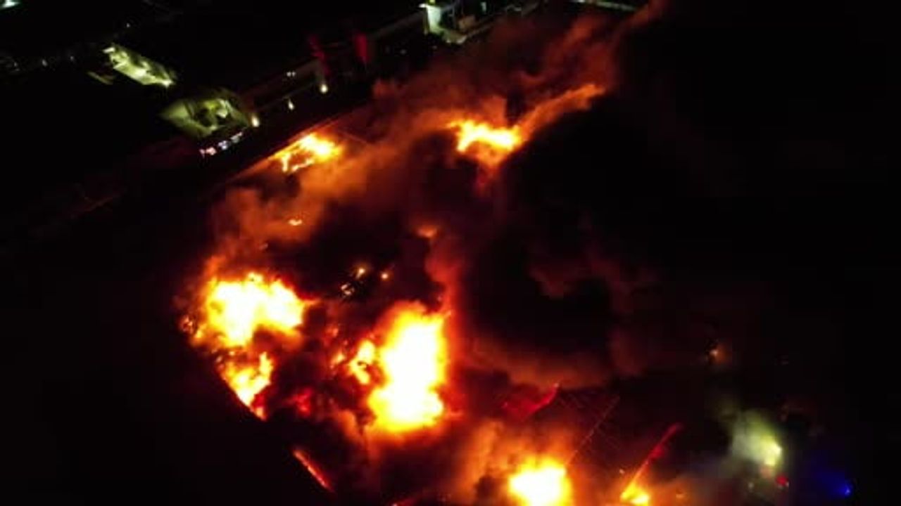 Bursa'da kimyasal kaplama fabrikasında çıkan yangının görüntüleri paylaşıldı