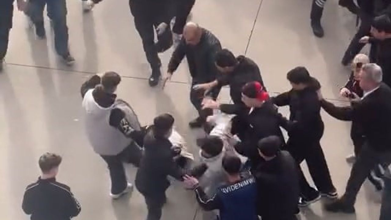 Bursa'da Korupark AVM otoparkında gençler arasında kavga