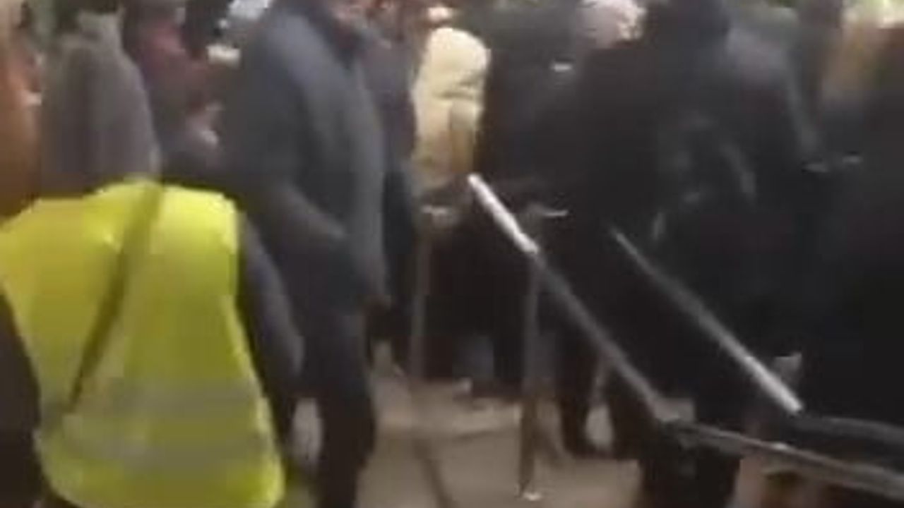 Bursa’da lodos nedeniyle metro seferleri 16 dakika aksadı; binlerce yolcu istasyonlarda bekledi