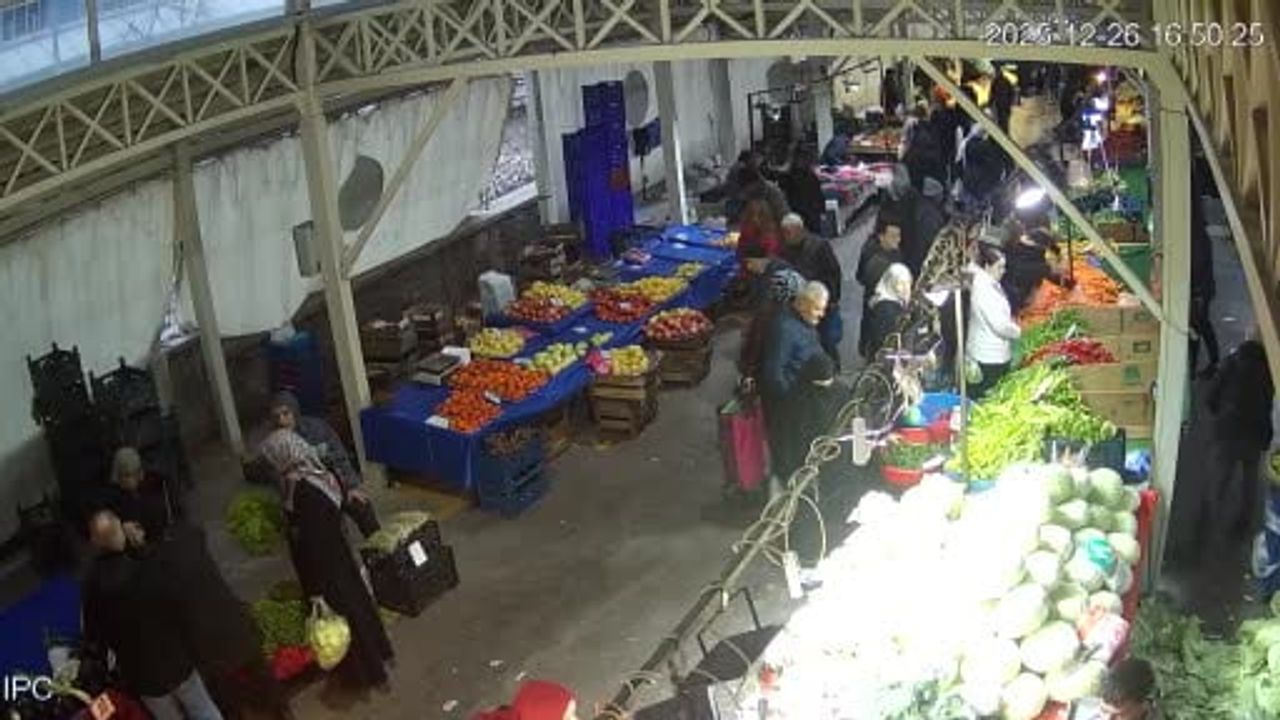 Bursa'da pazar yerinde cep telefonu hırsızlığı: 35 saatlik kamera incelemesiyle şüpheli yakalandı