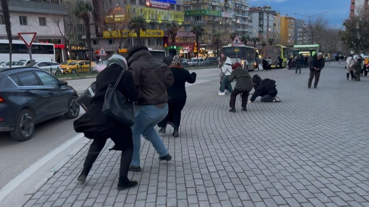 Bursa'da saatte 75 km'ye ulaşan lodos: Vatandaşlar yere yattı