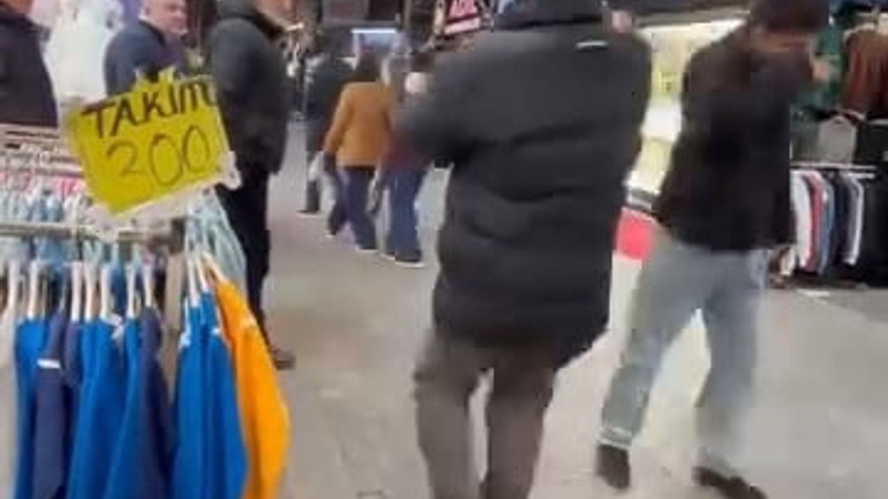 Bursa'da Tarihi Kapalı Çarşı'da rüzgar çatıları uçurdu, esnaf kendi imkanlarıyla önlem aldı