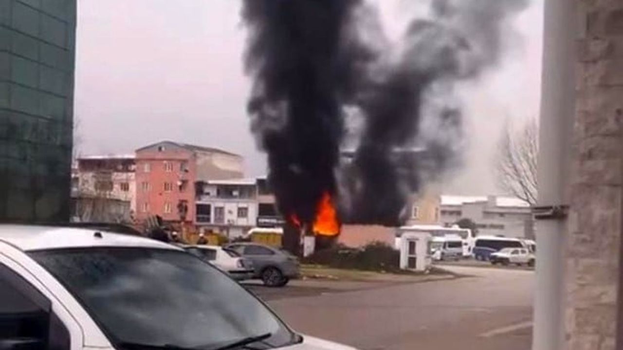 Bursa'da trafoda patlama sonucu yangın: Osmangazi Küçükbalıklı'da itfaiye müdahalesiyle kontrol altına alındı