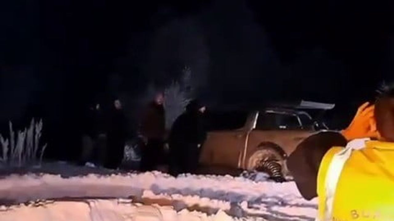 Bursa'da Tuzla Tepel Yaylası'nda kar nedeniyle mahsur kalan 6 kişi kurtarıldı