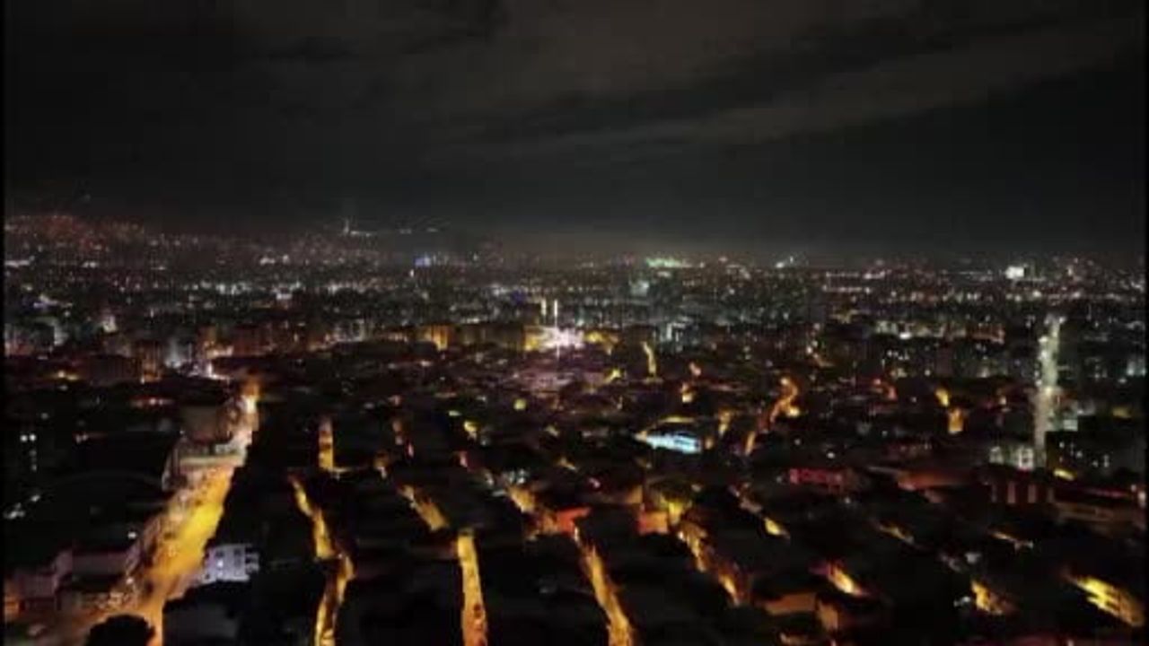 Bursa'da yeni yıl kutlamaları şehir genelinde havai fişeklerle karşılandı