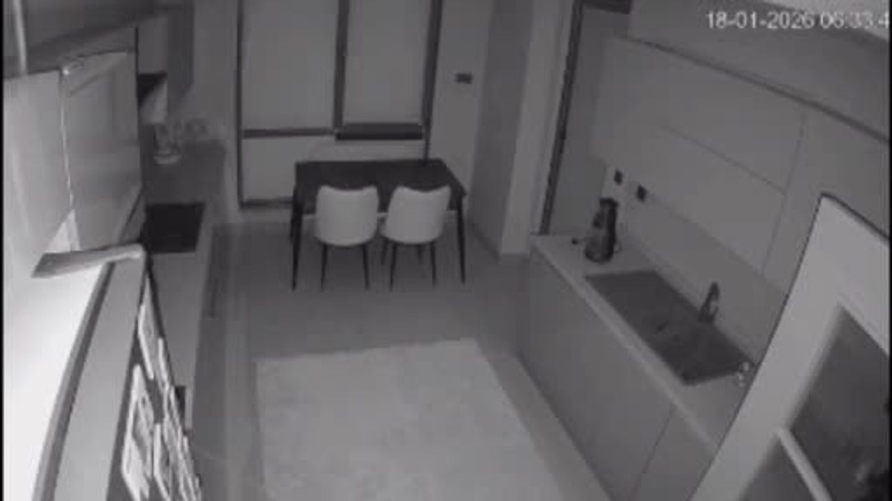 Bursa Görükle'de yeni binada mutfak tavanı çöktü; anlar güvenlik kamerasında