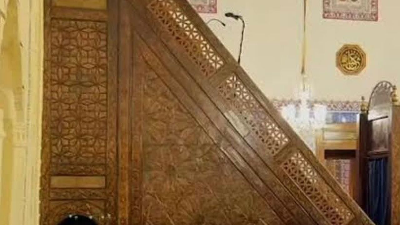 Bursa imamından cuma hutbelerinde minberlere Türk bayrağı asılması önerisi