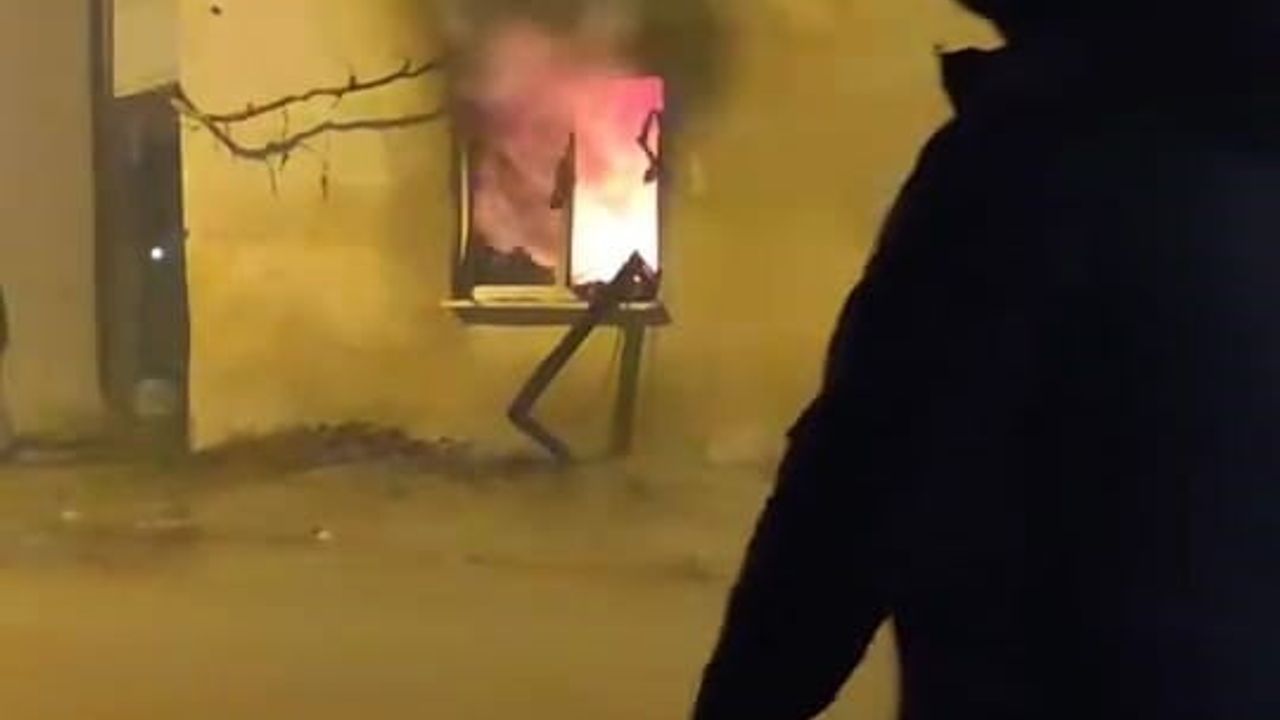 Bursa İnegöl'de 2 katlı evde çıkan yangın 1 saatte kontrol altına alındı