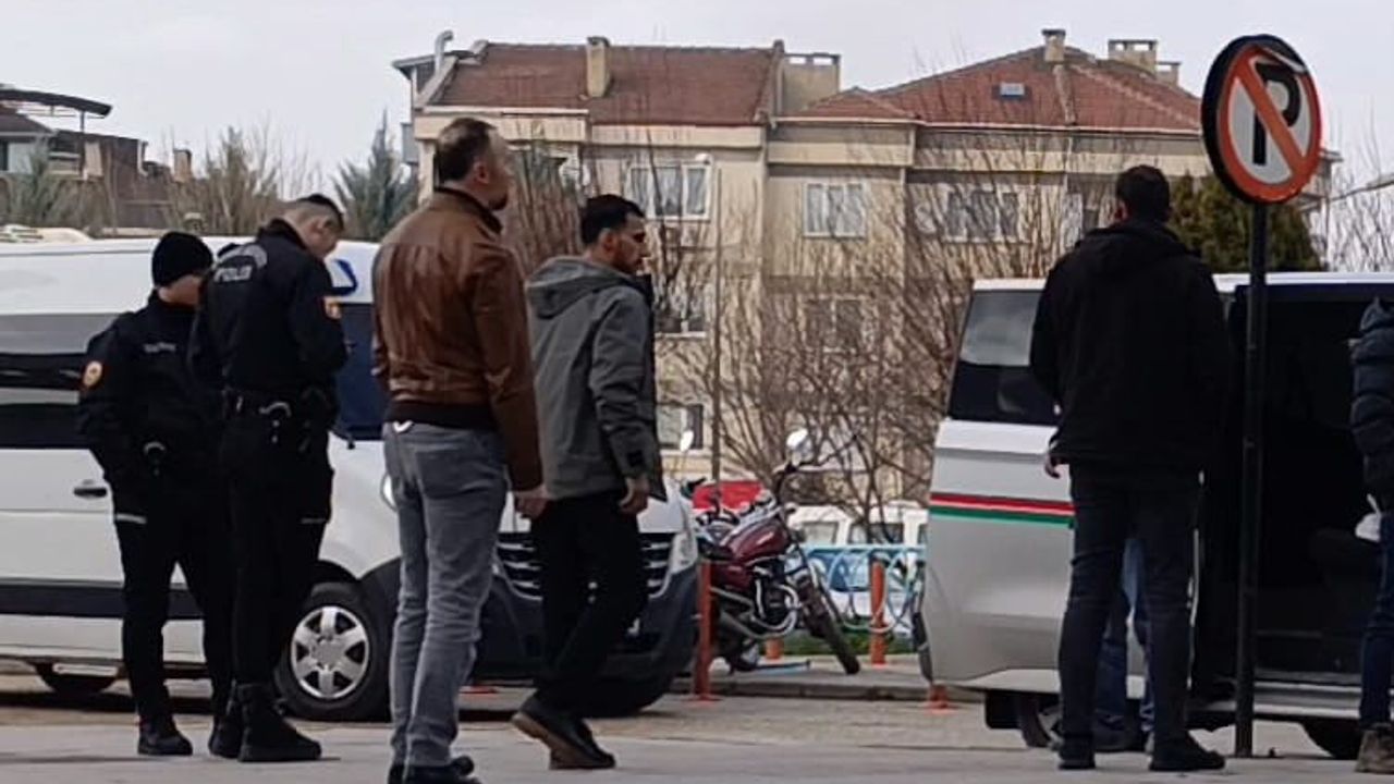 Bursa İnegöl'de ağaca çarpan araç: 2 kadın hayatını kaybetti, sürücü tutuklandı