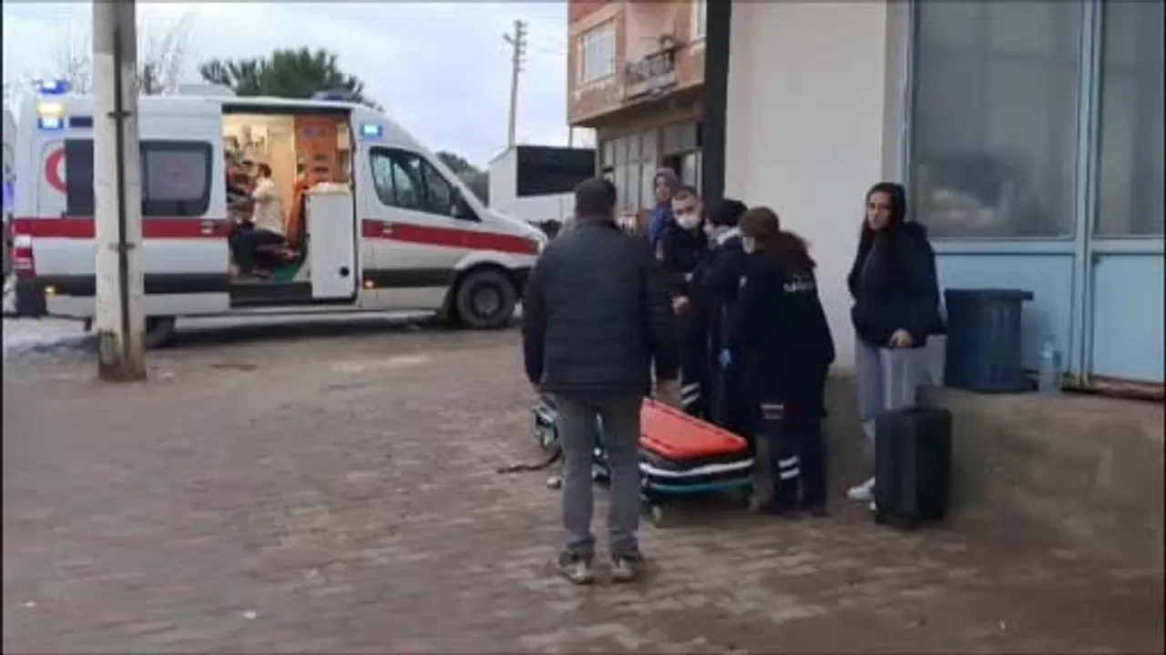 Bursa İznik'te tırın karşı şeride geçmesi sonucu iki kişi yaralandı