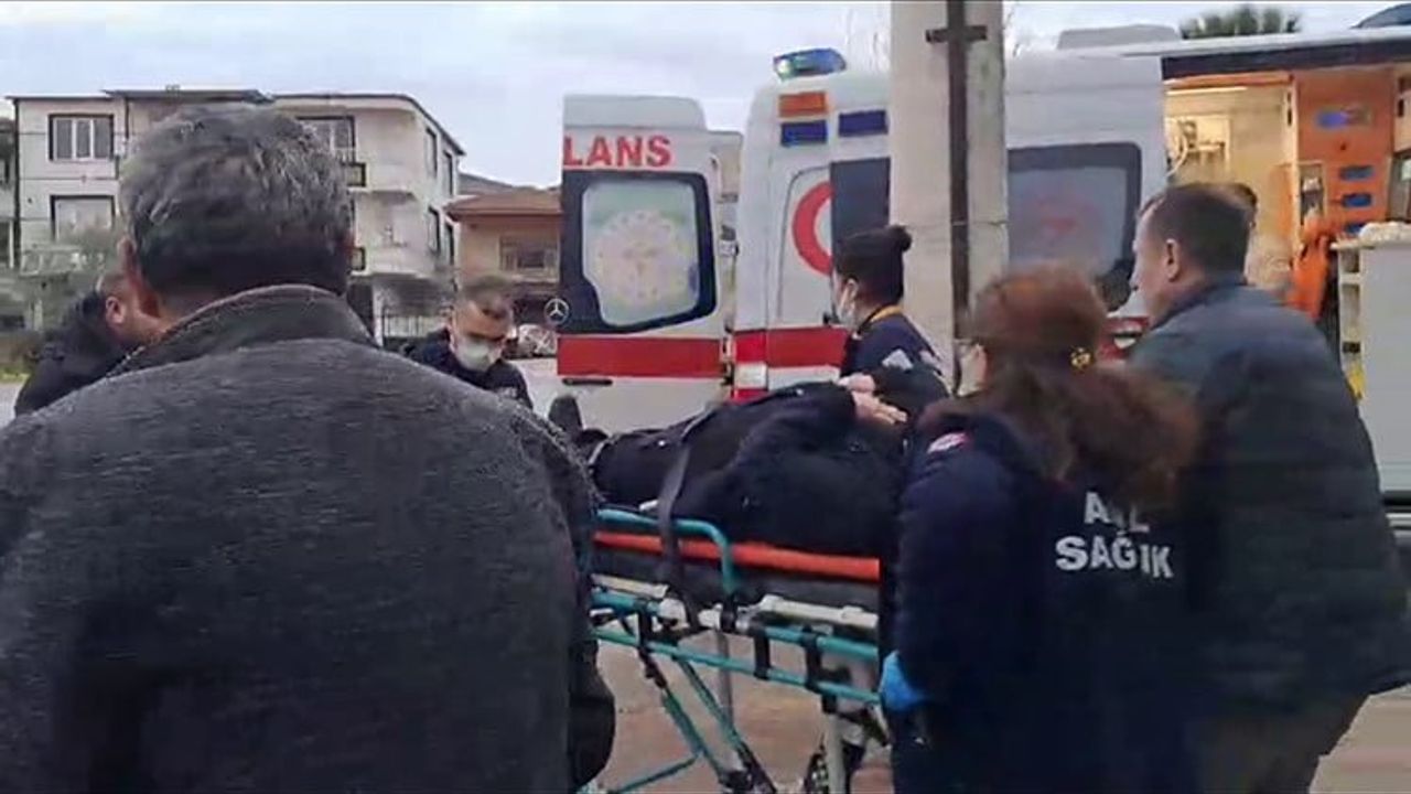 Bursa İznik’te virajı alamayan tır karşı şeride geçip otomobille çarpıştı