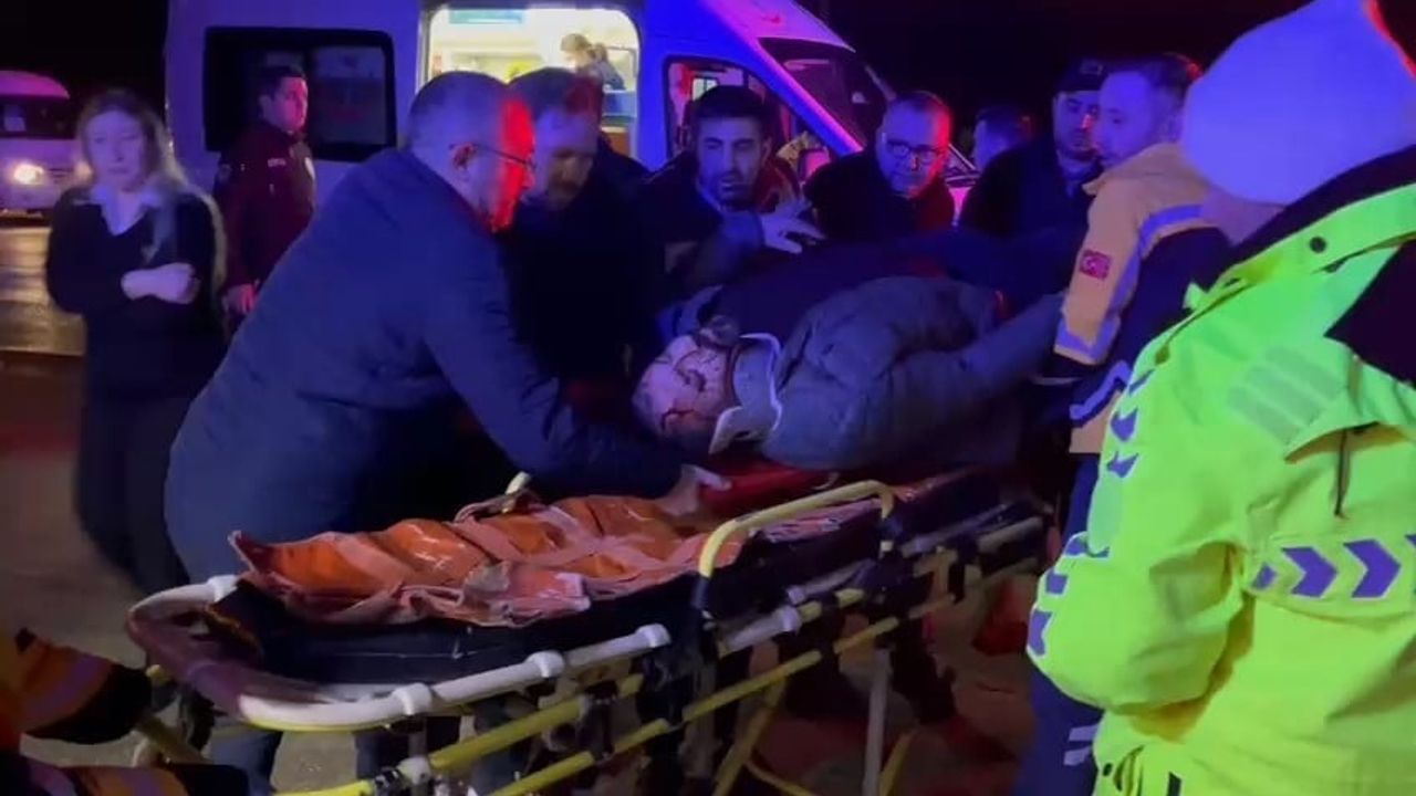 Bursa Kestel'de kavşakta çarpışma: 4 kişi yaralandı