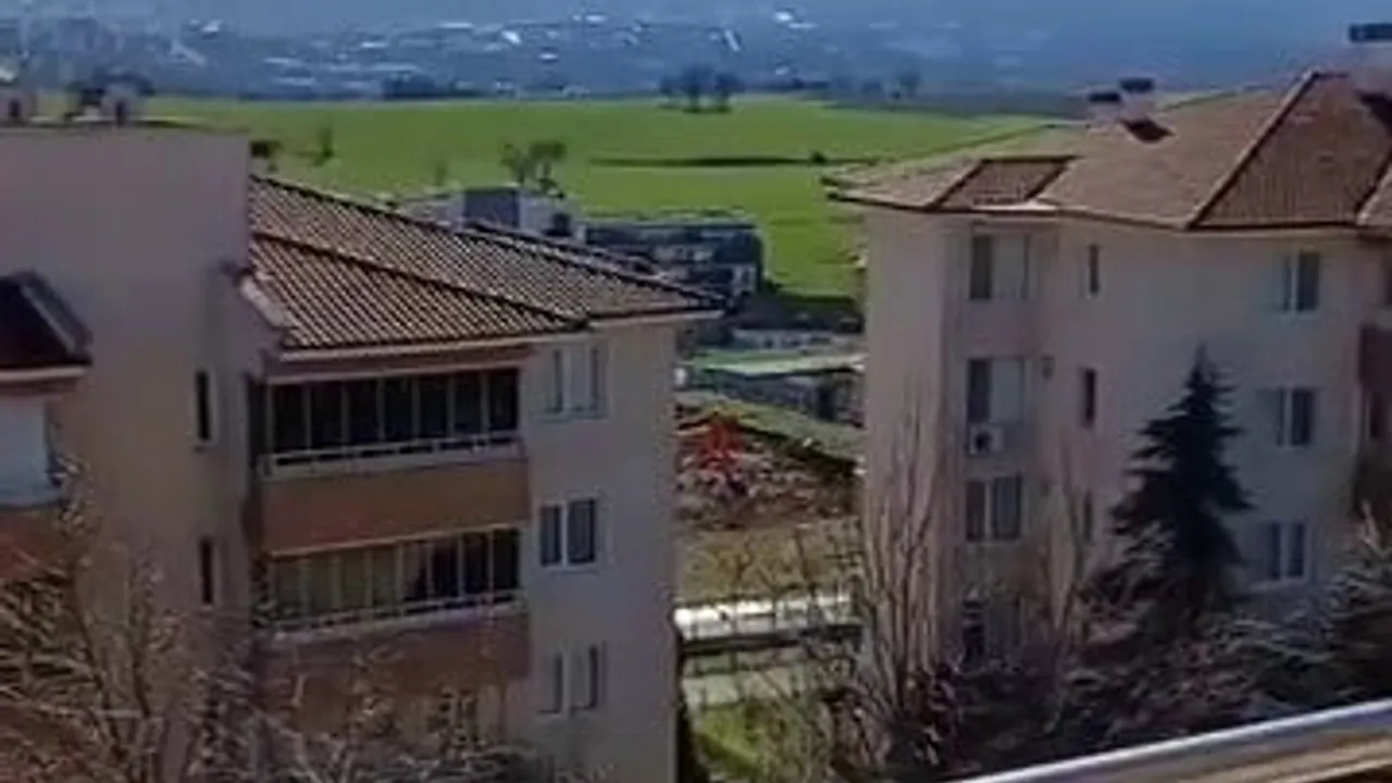 Bursa Nilüfer'de inşaat sahasında patlama: Araç ve binalarda hasar, inceleme başlatıldı