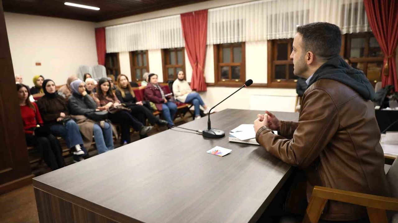 Bursa’nın mimari evrimi: Bursa Bellek-Kent Söyleşileri'nde Prof. Dr. Neslihan Dostoğlu değerlendirdi