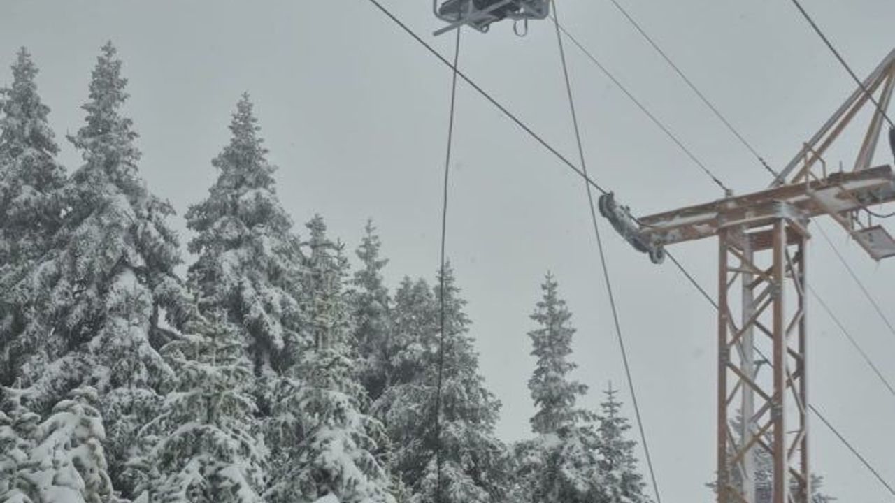 Bursa Uludağ'da telesiyej arızası: 51 kişi kurtarıldı