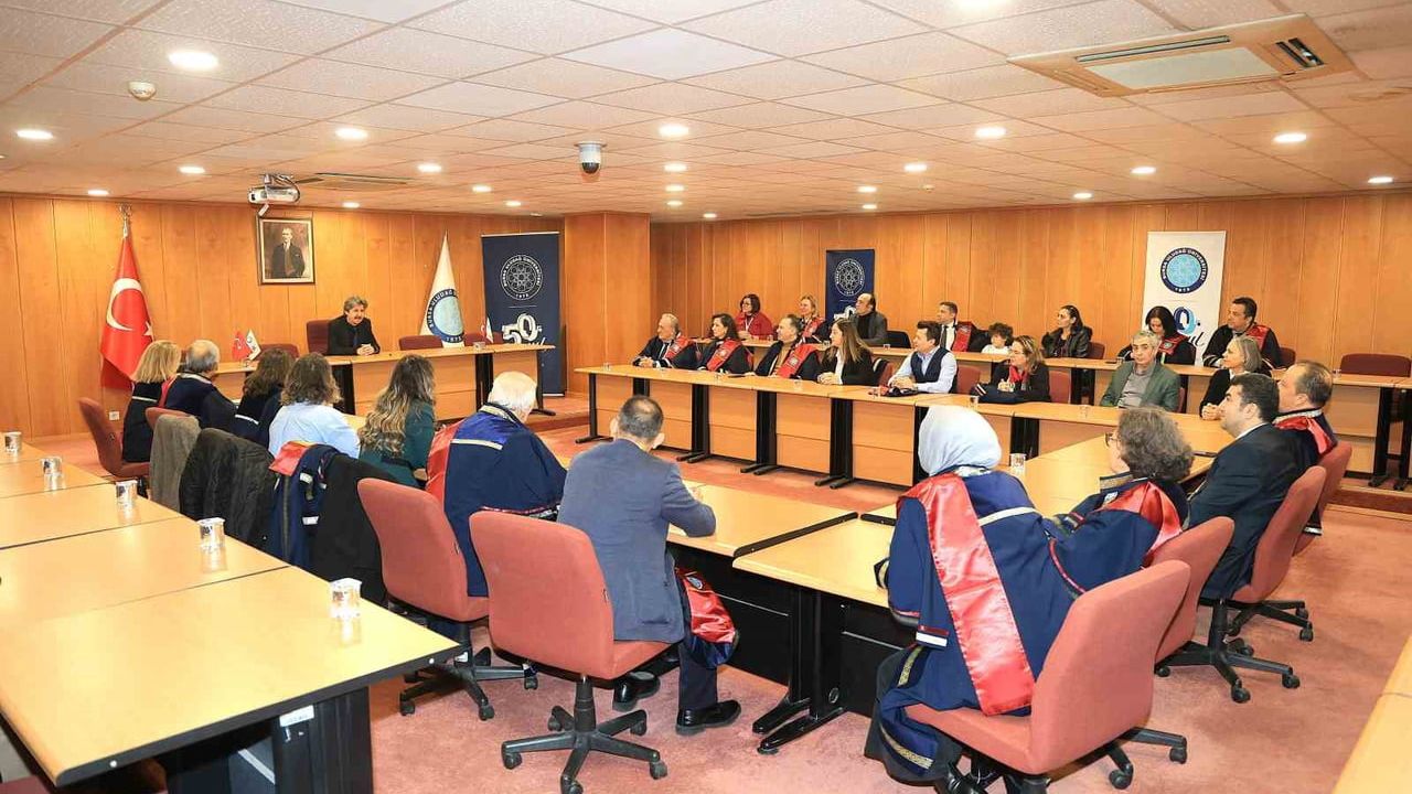 Bursa Uludağ Üniversitesi'nde profesörlük belgeleri törenle takdim edildi
