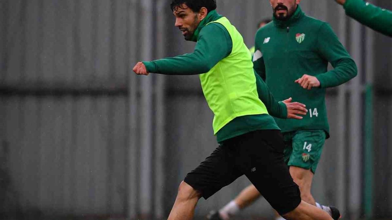 Bursaspor, Adanaspor maçı hazırlıklarını Özlüce'de sürdürdü