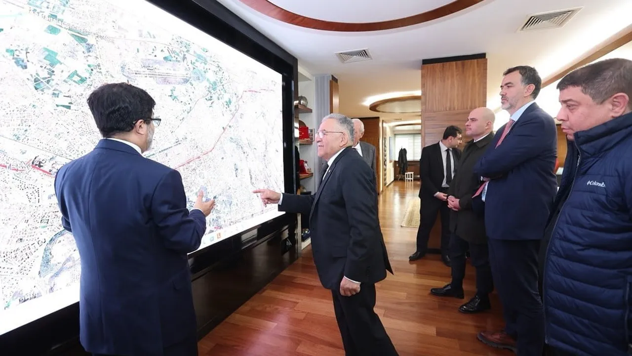 Büyükkılıç, Dr. Yalçın Eyigün ile Kayseri'nin Toplu Ulaşım Vizyonunu Görüştü