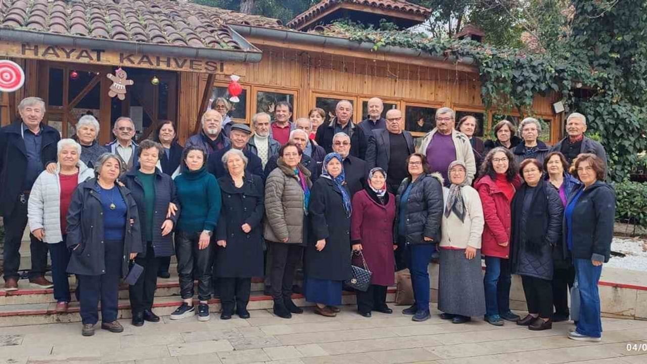 Çal Ticaret Lisesi 1979-1980 Mezunları 45 Yıl Sonra Öğretmenleriyle Kahvaltıda Buluştu