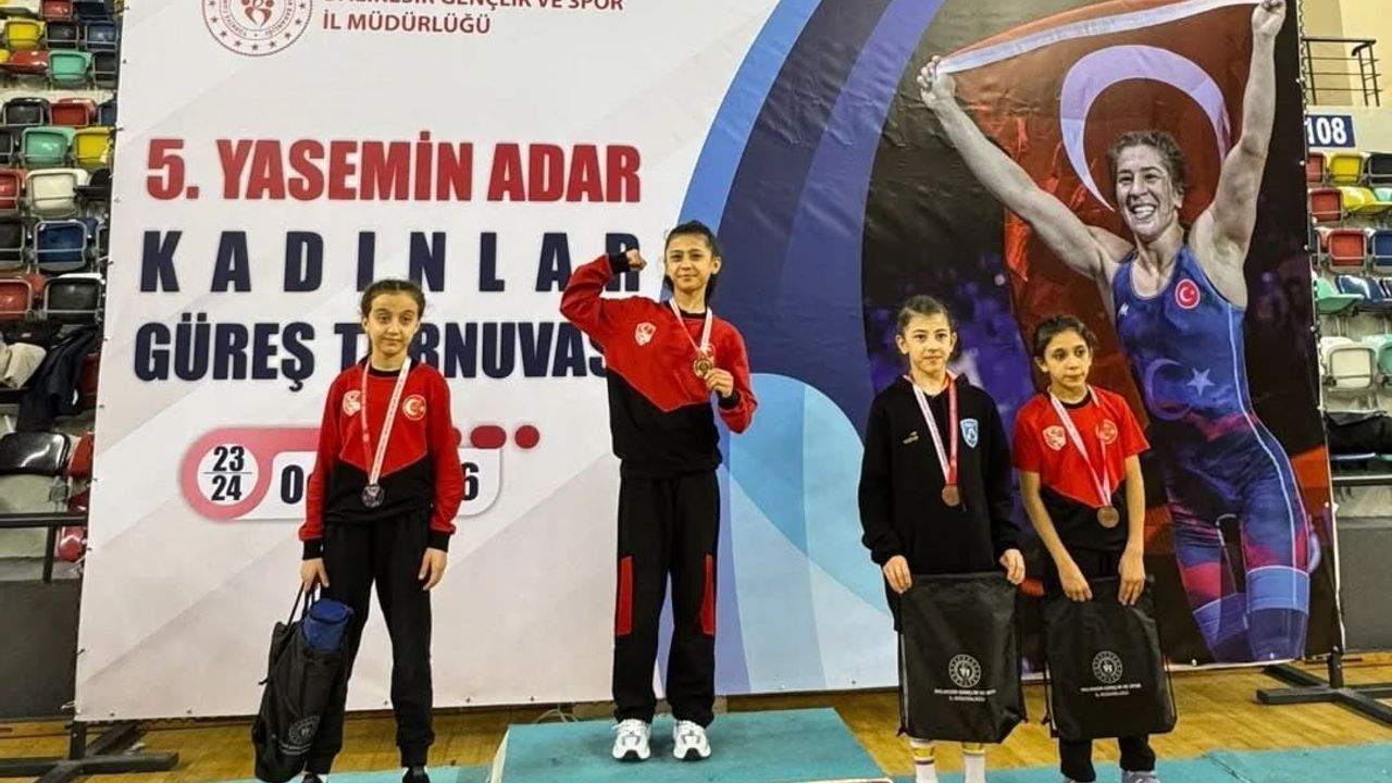 Camardı Spor Kulübü, Balıkesir'deki Yasemin Adar Turnuvası'ndan Madalyalarla Döndü