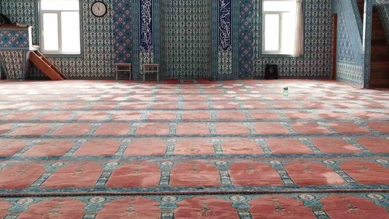 Çameli Belediyesi cami ve mescitlerde Ramazan temizliğine başladı