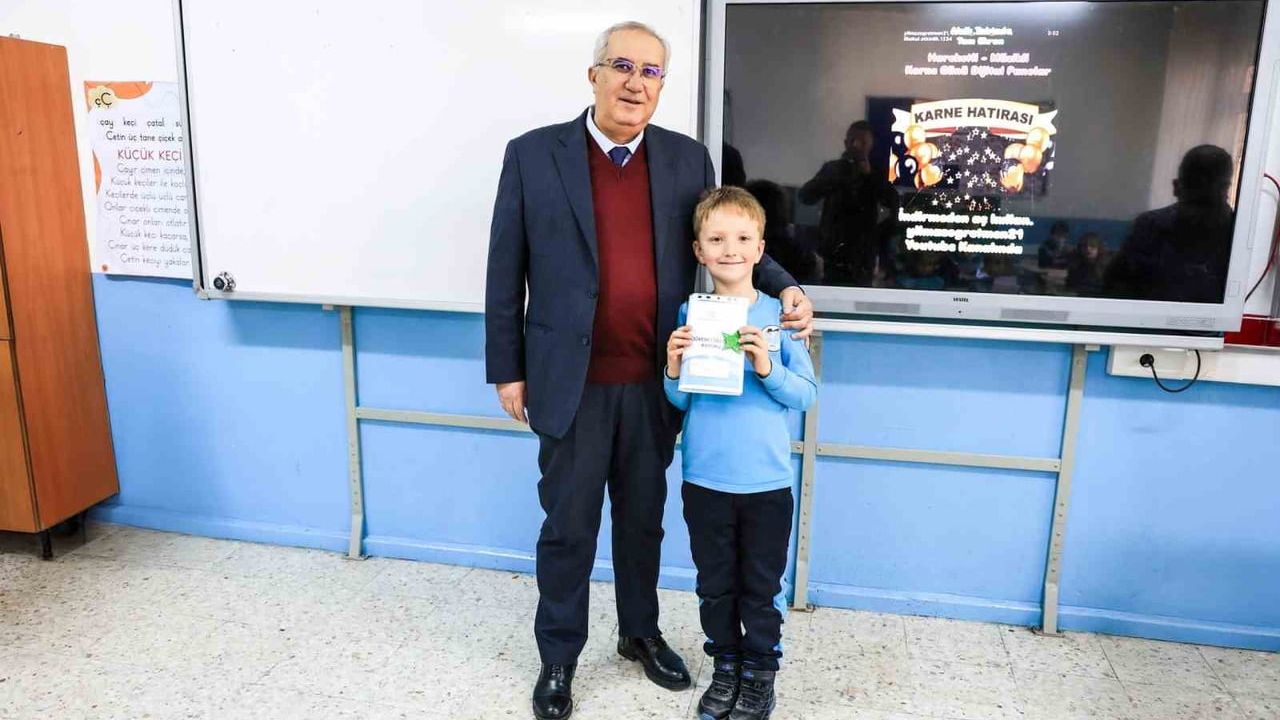 Çameli'de Başkan Cengiz Arslan öğrencilerin karne sevincine ortak oldu