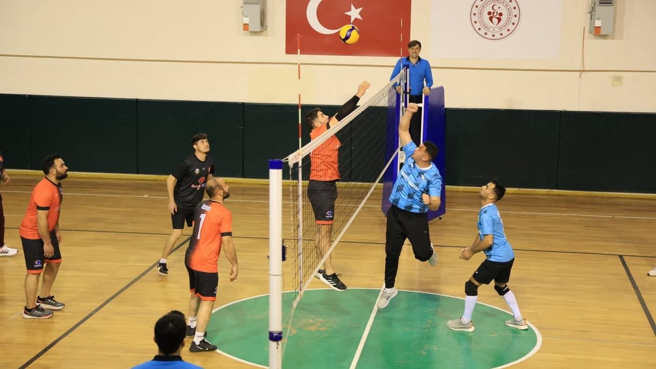 Çameli’de Kurumlar ve Mahalleler Arası Voleybol Turnuvası Sona Erdi: İlçe Milli Eğitim Şampiyon