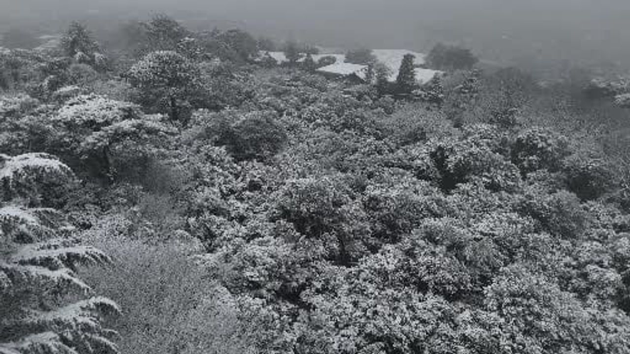 Çamlıca Tepesi'nde kar manzaraları havadan görüntülendi
