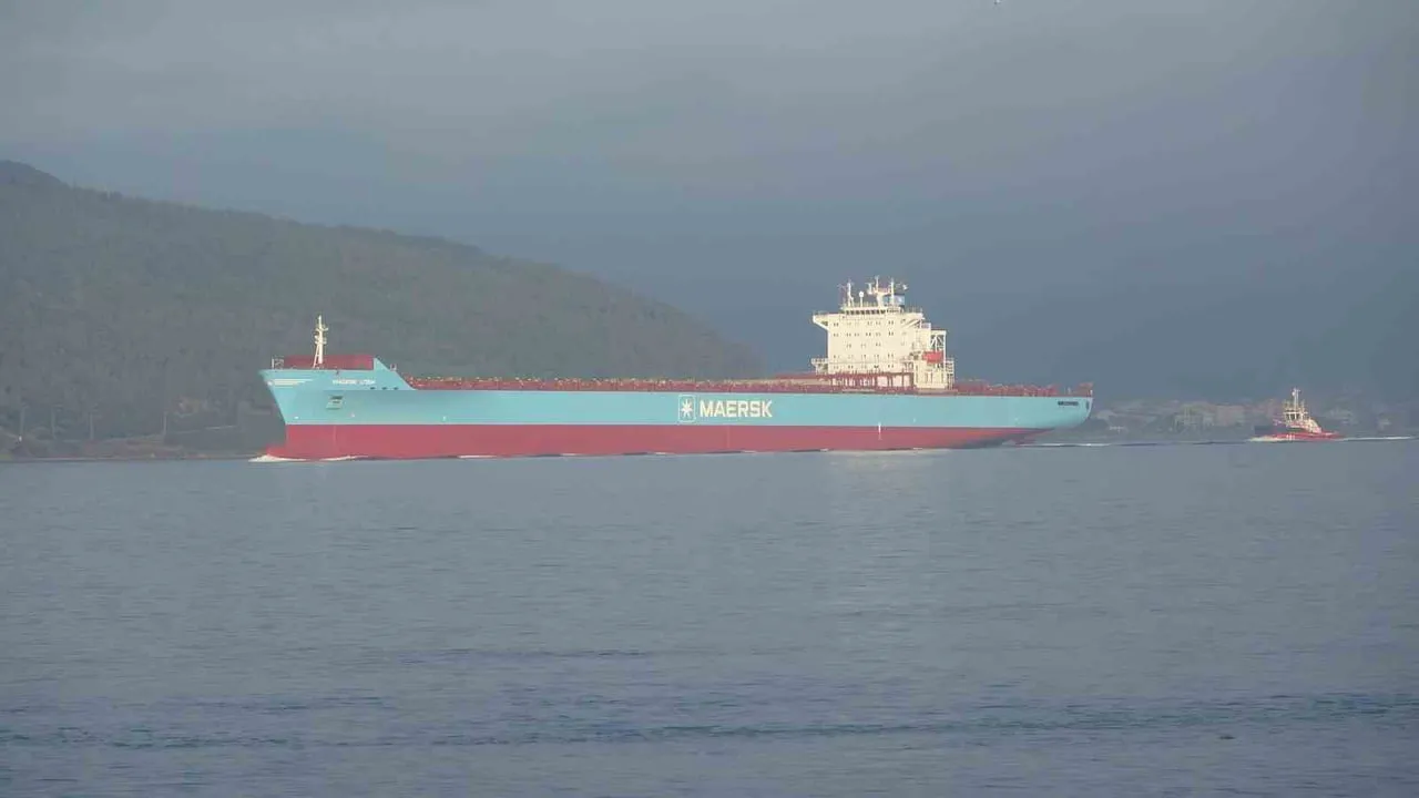 Çanakkale Boğazı'nda 'MAERSK UTAH' konteyner gemisi makine arızası: Trafik kısa süreli durduruldu