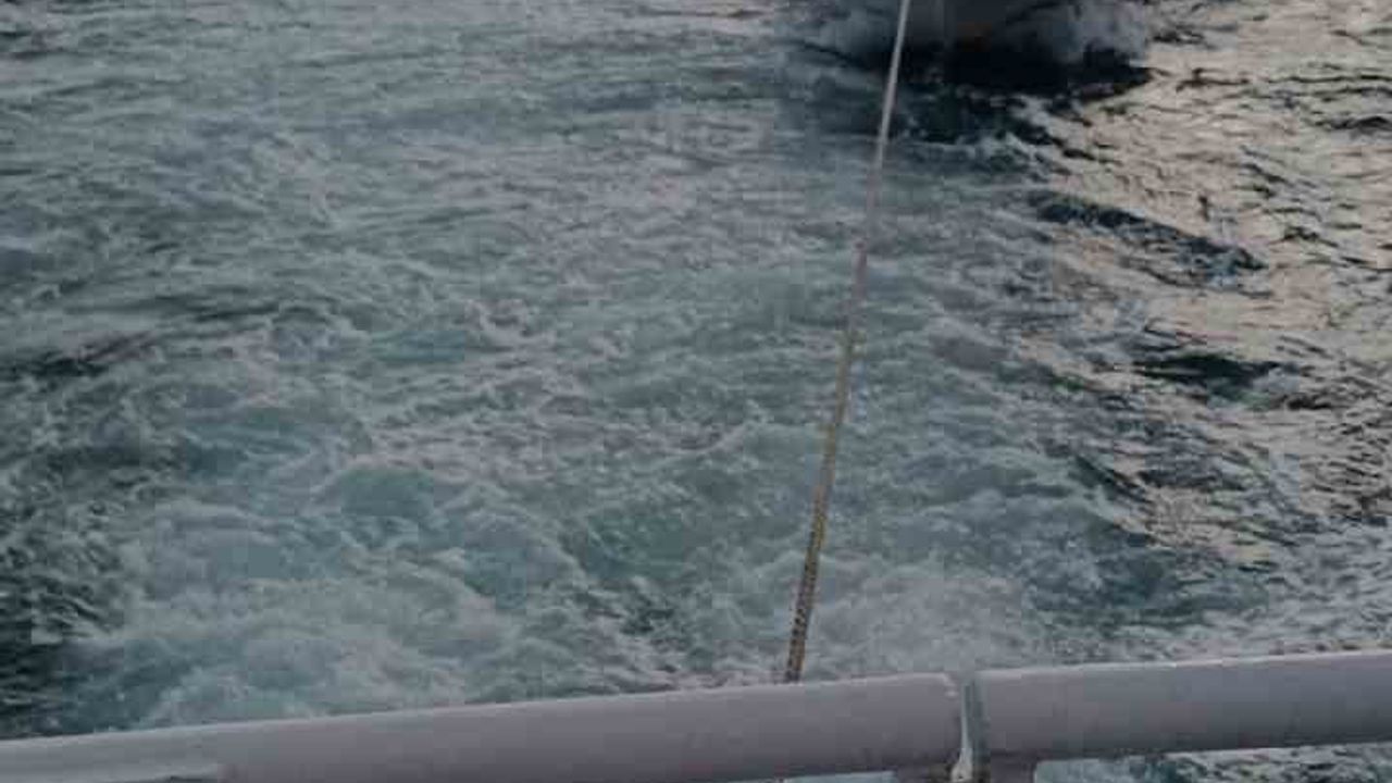 Çanakkale Boğazı'nda Makine Arızası Yapan Tekne KEGM-6 ile Eceabat'ta Kurtarıldı