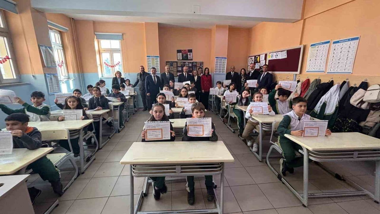 Çanakkale'de 80 bin 283 öğrenci karne aldı — 2025-2026 ilk dönem tamamlandı