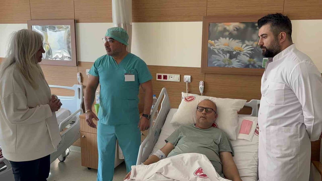 Çanakkale'de anne, 55 yaşındaki oğluna canlı böbrek nakliyle hayat verdi