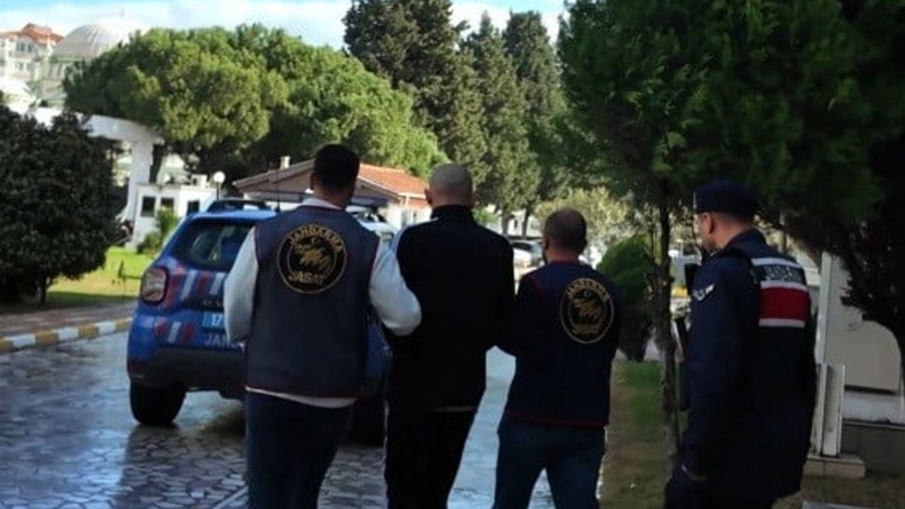 Çanakkale'de kesinleşmiş 15 yıl 7 ay 15 gün hapis cezası bulunan şüpheli saklandığı evde JASAT tarafından yakalandı