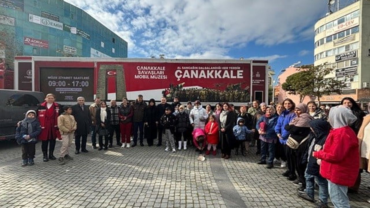 Çanakkale Savaşları Mobil Müzesi Edremit’te: Cumhuriyet Meydanı’nda Tarih Yolculuğu