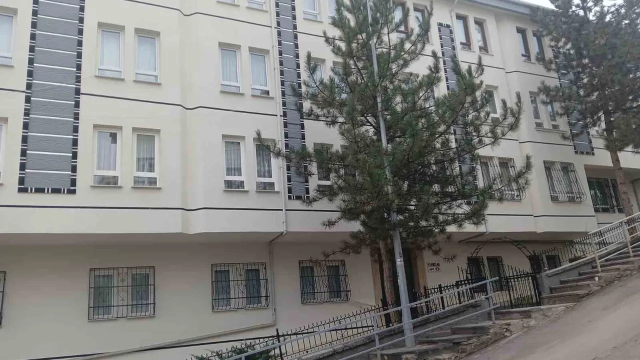 Çankaya'da taşıyıcı kolonlarda çökme: Yılmazlar Apartmanı tedbir amaçlı tahliye edildi