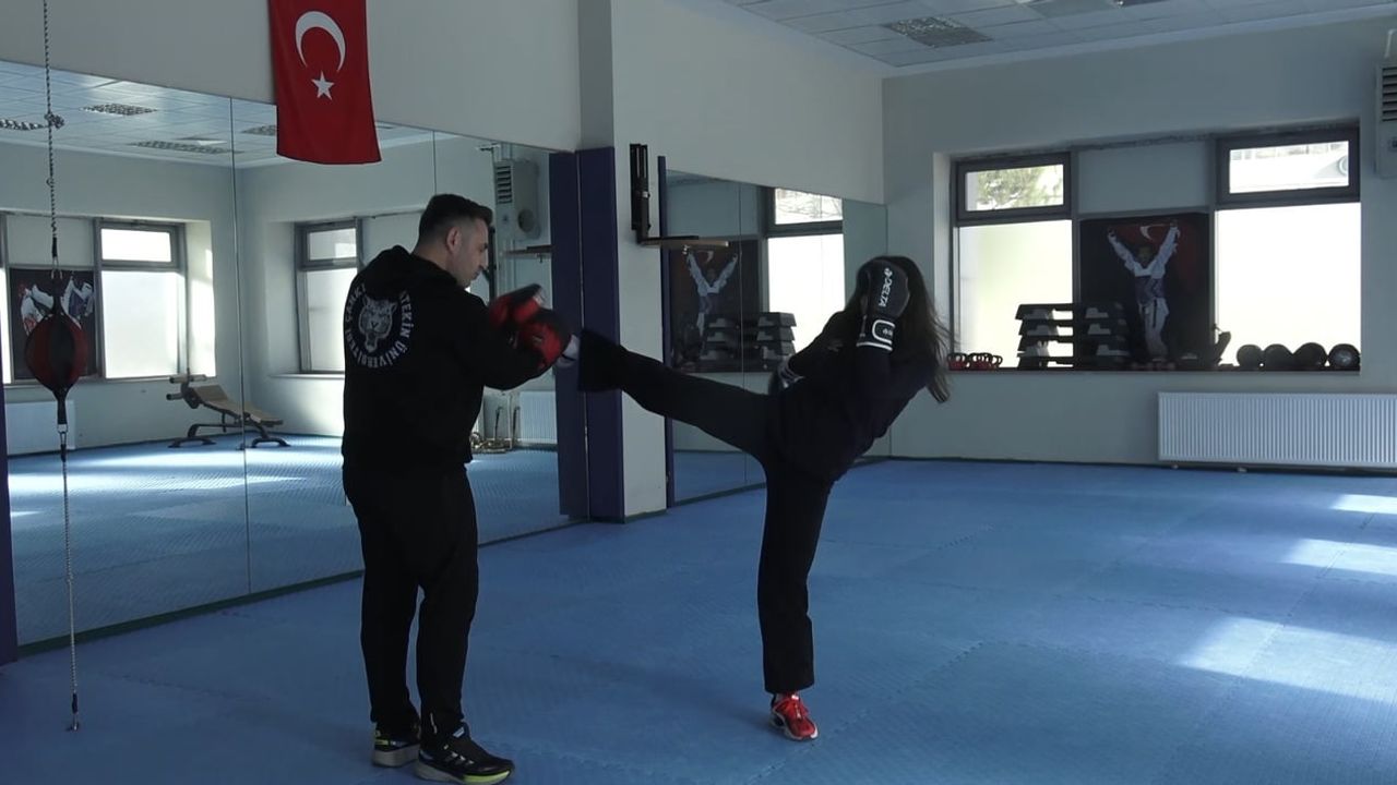 Çankırılı öğrenci Fatma Başak Coşer, 5 ay sonra Ünilig'de kick boksta Türkiye üçüncüsü