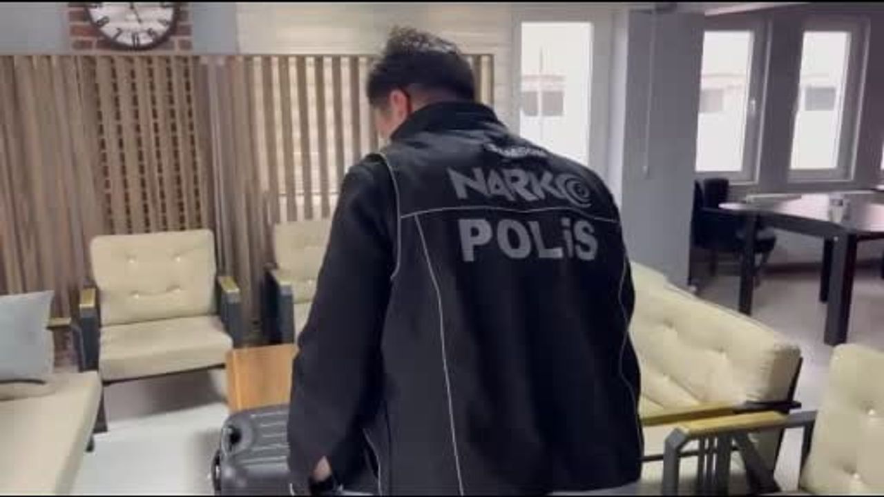 Çarşamba'da narkotik operasyonu: 18 bin 900 uyuşturucu hap ele geçirildi, 2 gözaltı