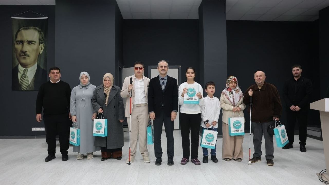 Çayırova'da Beyaz Baston Görme Engelliler Haftası Programı — Fatma Çelik Engelliler Merkezi'nde Etkinlik