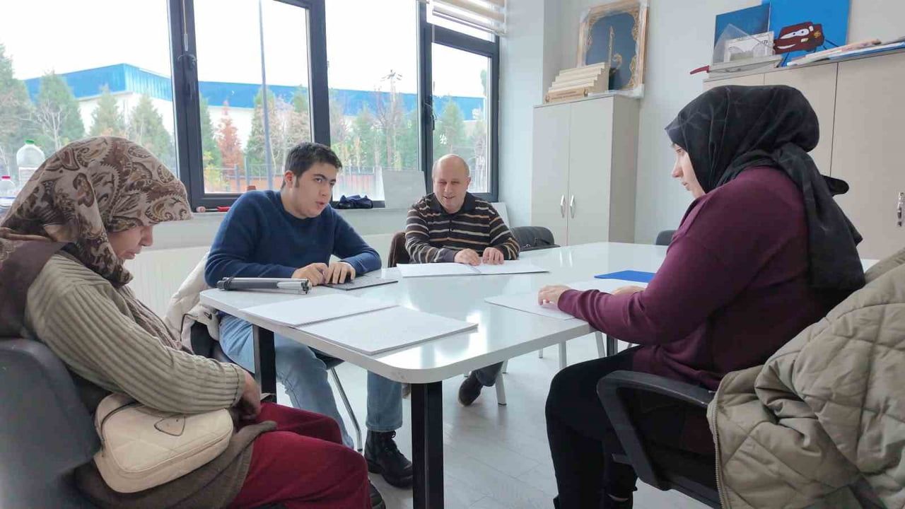 Çayırova’da görme engellilere Braille ile Kur’an-ı Kerim kursu