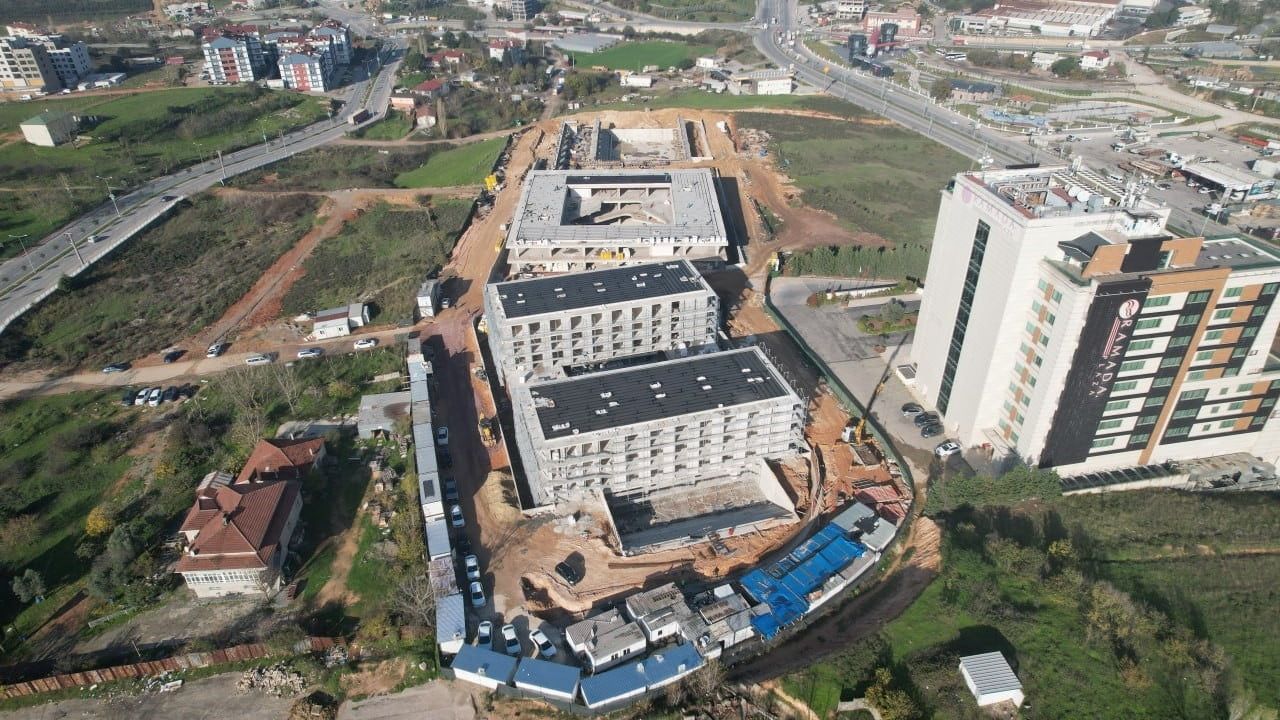 Çayırova Spor Lisesi inşaatı ilerliyor: 21 bin m², 24 sınıf ve 1500 seyirci kapasiteli salon