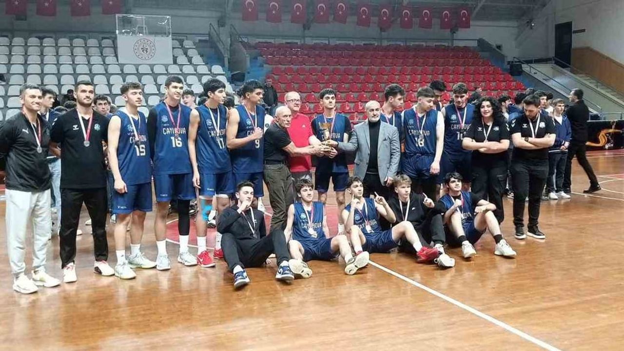 Çayırova U-18 Basketbol Takımı Kocaeli İkincisi Oldu; Çanakkale'de Bölge Şampiyonasında Yarışacak