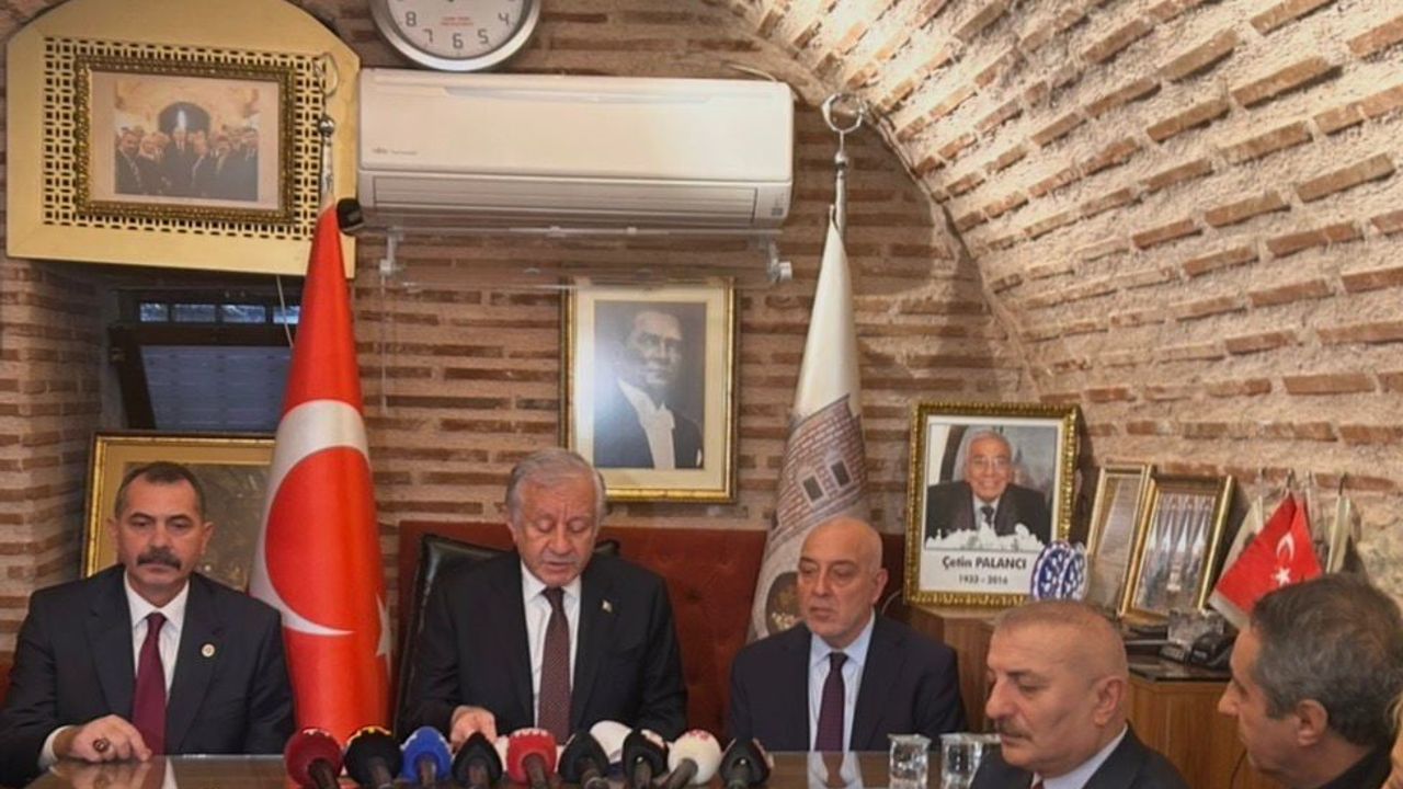 Celal Adan Mısır Çarşısı’nda: 'Elli senedir Türkiye’yi yoran, bir büyük olaydan da kurtuluyoruz'