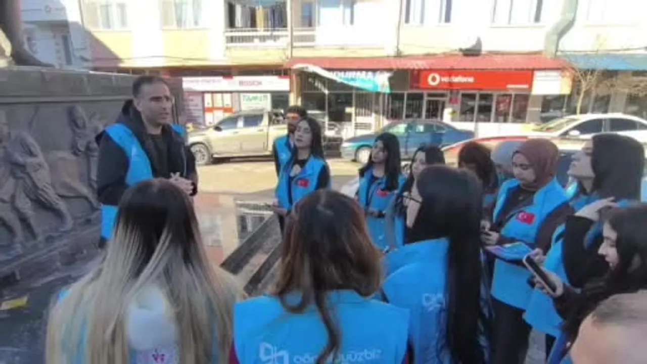 Çemişgezek'te gönüllü gençlerden dijital dolandırıcılığa karşı kapsamlı bilinçlendirme