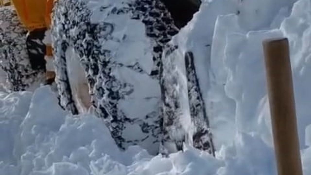 Çemişgezek'te karla mücadele ekiplerine köylüden teşekkür: 'Kurban olurum size'