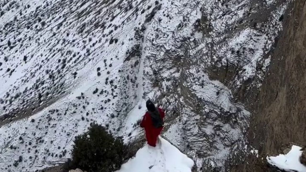 Cengiz Koçak Uzundere'de Wingsuit Atlayışıyla Tortum Gölü ve Yedigöller Üzerinde Süzüldü