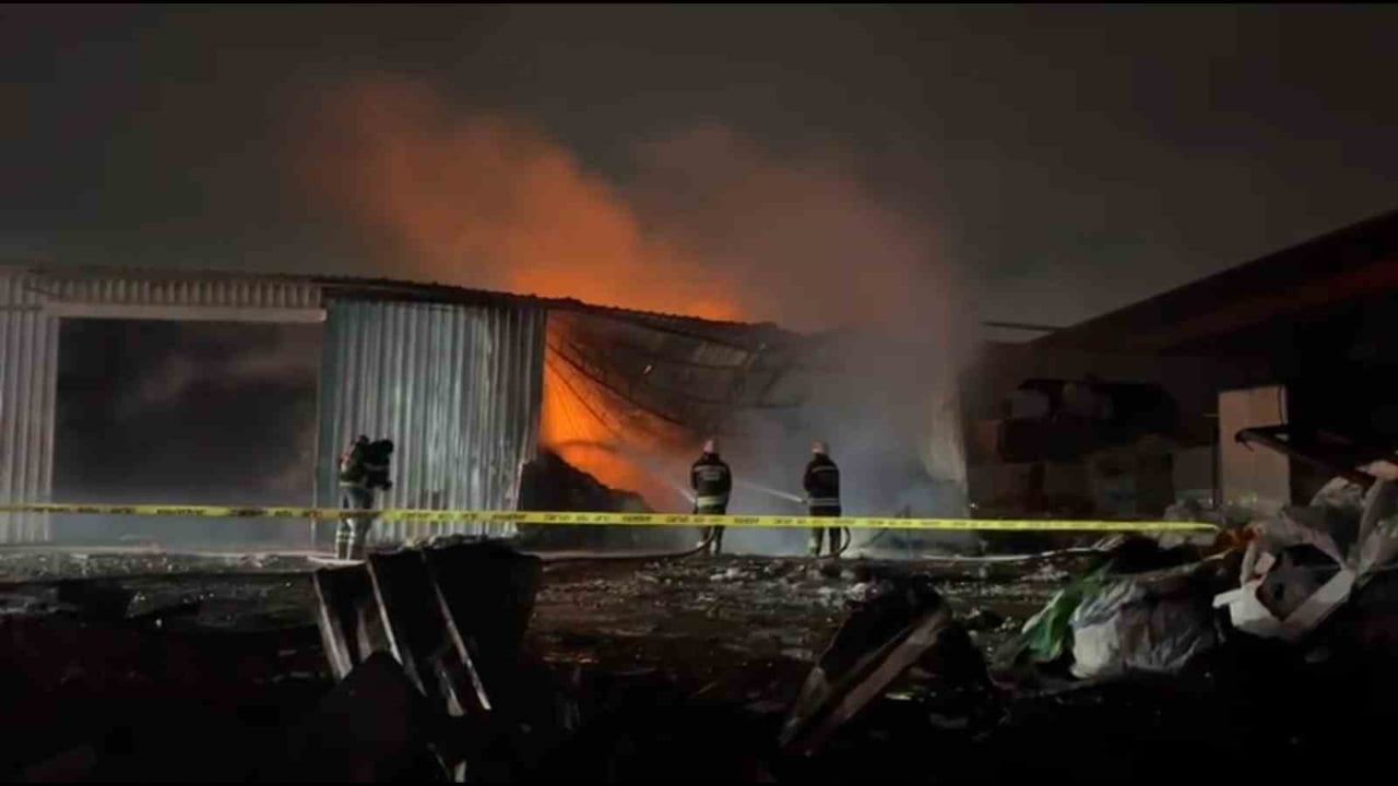 Çerkezköy'de tekstil geri dönüşüm fabrikasında çıkan yangın kontrol altına alındı