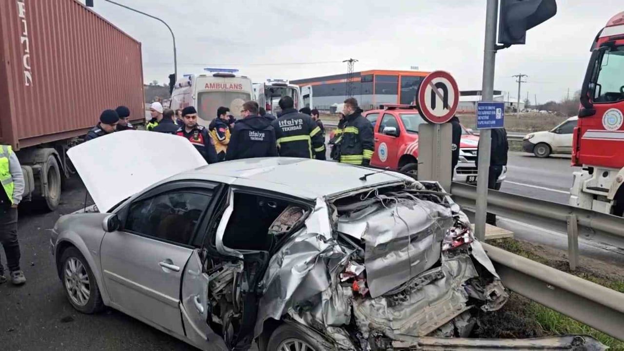Çerkezköy’de tırın otomobile arkadan çarpması sonucu 3 kişi yaralandı